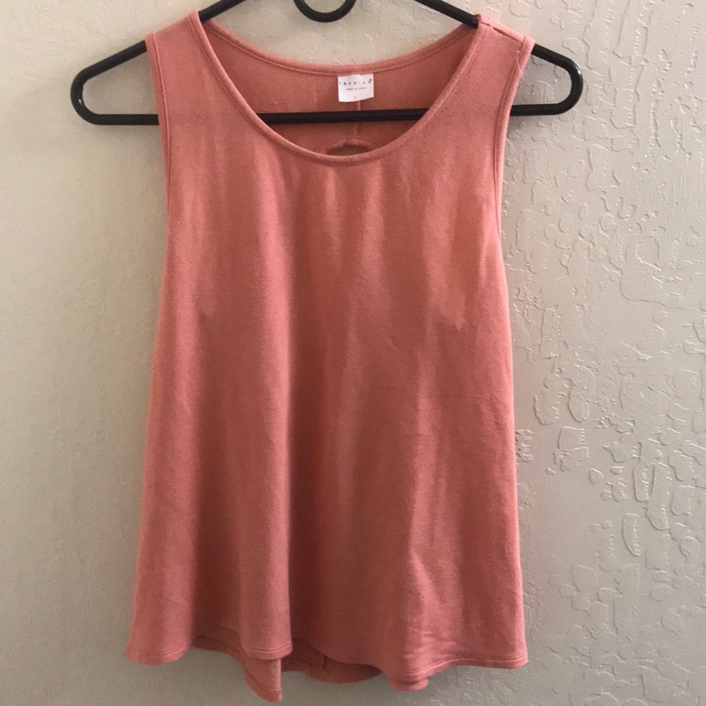 Shirt with cutout in back